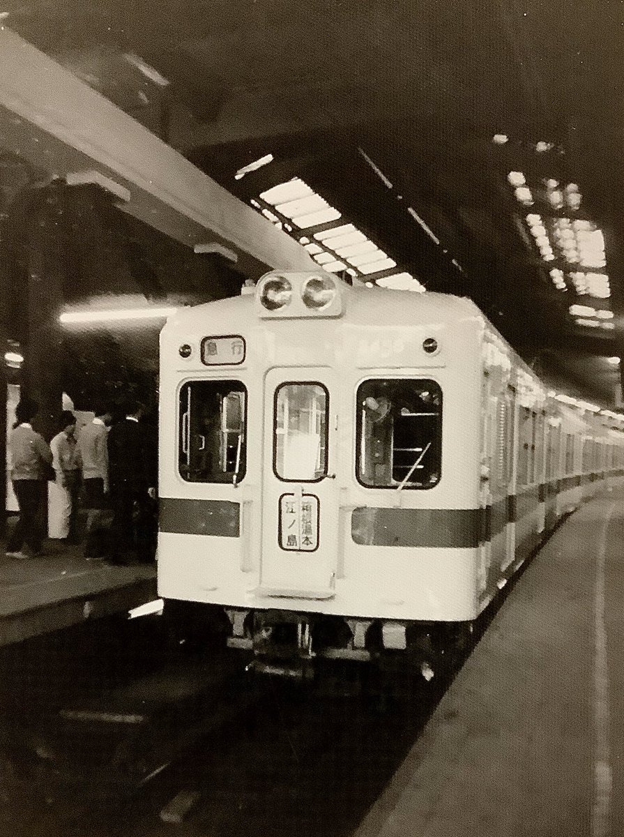 小田急2400系先頭車体 330px-Odakyu_2400.jpg