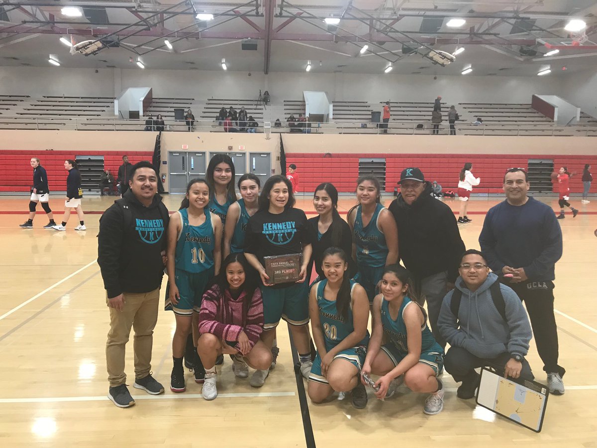 Thunder_RFK's tweet image. Congratulations to girls Varsity Basketball for taking 3rd at the Arvin Tournament! Way to go ladies!!! #KsUp #Ksquad #TealNation
