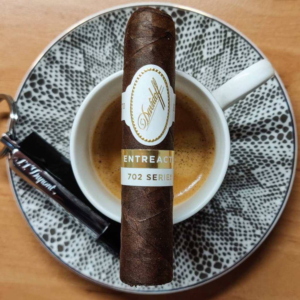 dablascodelgado's tweet photo. What else? DAVIDOFF 702 Series Entreactos.

#clubmomentohumo #davidoffcigars #davidoff702 #stdupont #cigars #cigarlife #cigarsociety #cigarlover https://t.co/zgSHdC9c7H