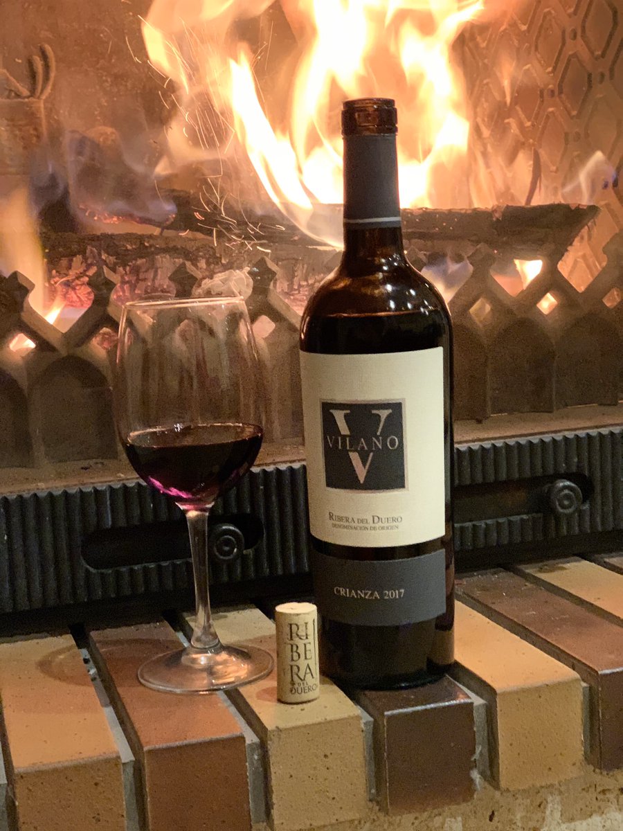 Gracias <a href="/cirogarciacalvo/">Ciro García</a> buen vino #Vilano tinto crianza de <a href="/BodegasVilano/">Bodegas Vilano</a> color rubí aroma que embriaga y en boca con carácter 🍷disfrutándolo con cariño y en muy buena compañía