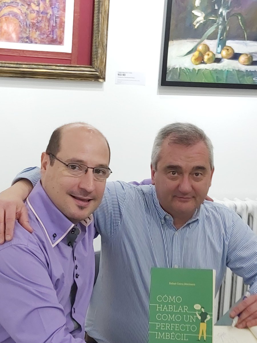 JOSEANGG2014's tweet photo. En @SantanaGallery siempre se aprende escuchando y ahora leyendo a @rafaelcerro ,si alguno está interesado en ser periodista no debería de perderse sus magníficas lecciones ,y nunca dejarle de escucharle en 📻 viva la radio y la radio sigue...@Aqui_somosasi https://t.co/kmGjUBuyow