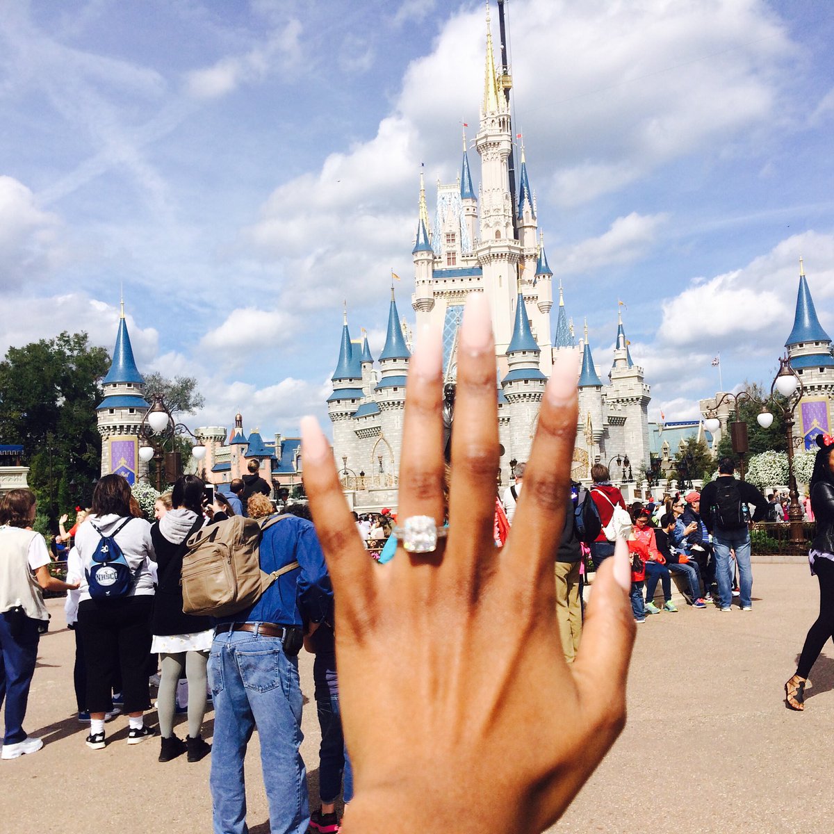 TAi_WHITE's tweet photo. SOO MAGICAL !!!! 3 years ago my Husband proposed to me in Disney World ! Now we’re here, married with our beautiful daughter. Dreams do come true 💞 https://t.co/Wm7Br87FuW