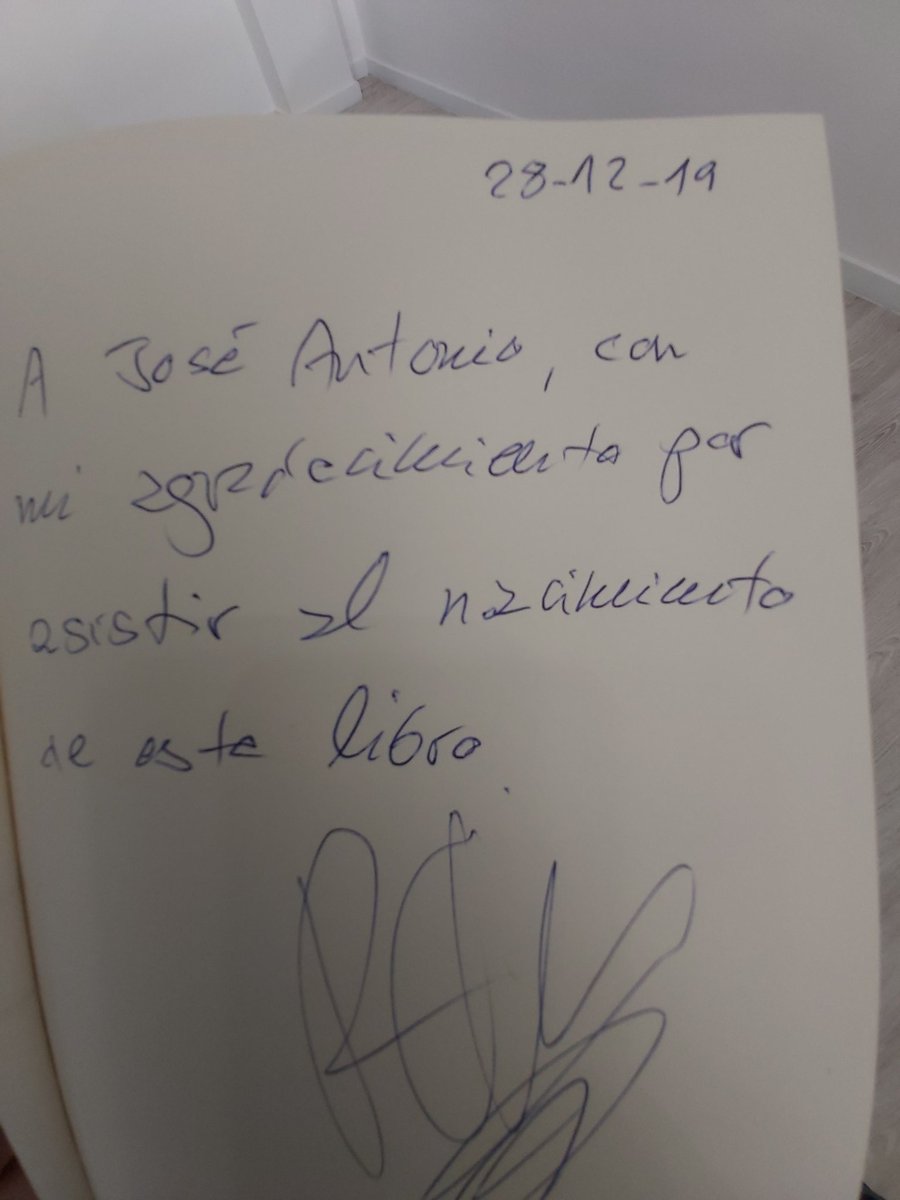 JOSEANGG2014's tweet photo. En @SantanaGallery siempre se aprende escuchando y ahora leyendo a @rafaelcerro ,si alguno está interesado en ser periodista no debería de perderse sus magníficas lecciones ,y nunca dejarle de escucharle en 📻 viva la radio y la radio sigue...@Aqui_somosasi https://t.co/kmGjUBuyow