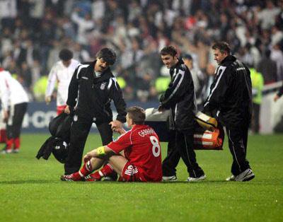 Steven Gerrard'ın "My Liverpool Story" isimli kitabından bir bölüm ;

"Futbolun kitabı yazılsa Beşiktaş taraftarının en başta yer alacağından eminim. Tek kelimeyle inanılmazlar..."