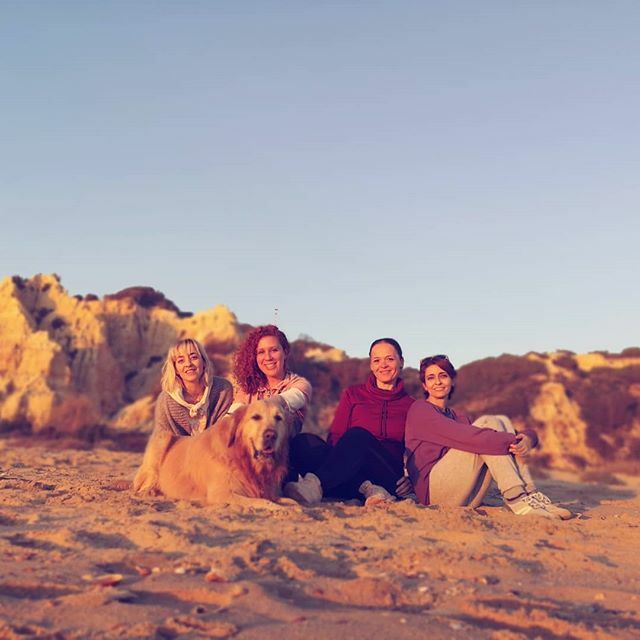 MercedesGalanES's tweet photo. Ellas son un Spa #Familia #Navidad #Playa #amigas https://t.co/UIwzgwlAoC https://t.co/Sx5TUbYHGz