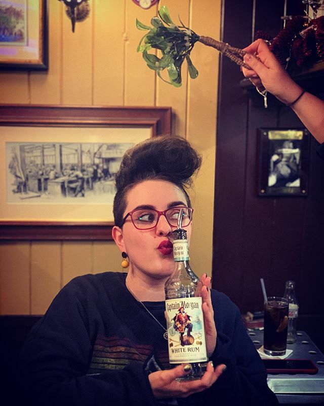 We are still in the Christmas spirit and kissing our loved ones under the mistletoe 😘🍹 ift.tt/2tUIEgA