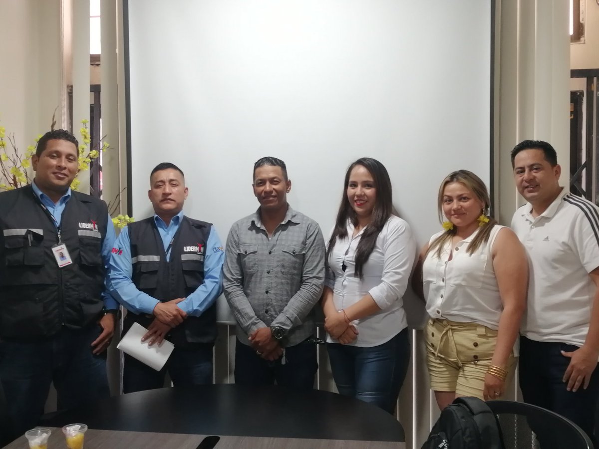 JavierBolivarAM's tweet photo. Capacitación al personal de la Mini Central Zona 3 revisando Check List de supervision que se aplicará en las unidades de servicio, implementación de nuevo formato de Reportes de Incidentes 2020. #MiniCentralZona3 #LidermanEcuador #LidermanoNada https://t.co/61DjY8PumW