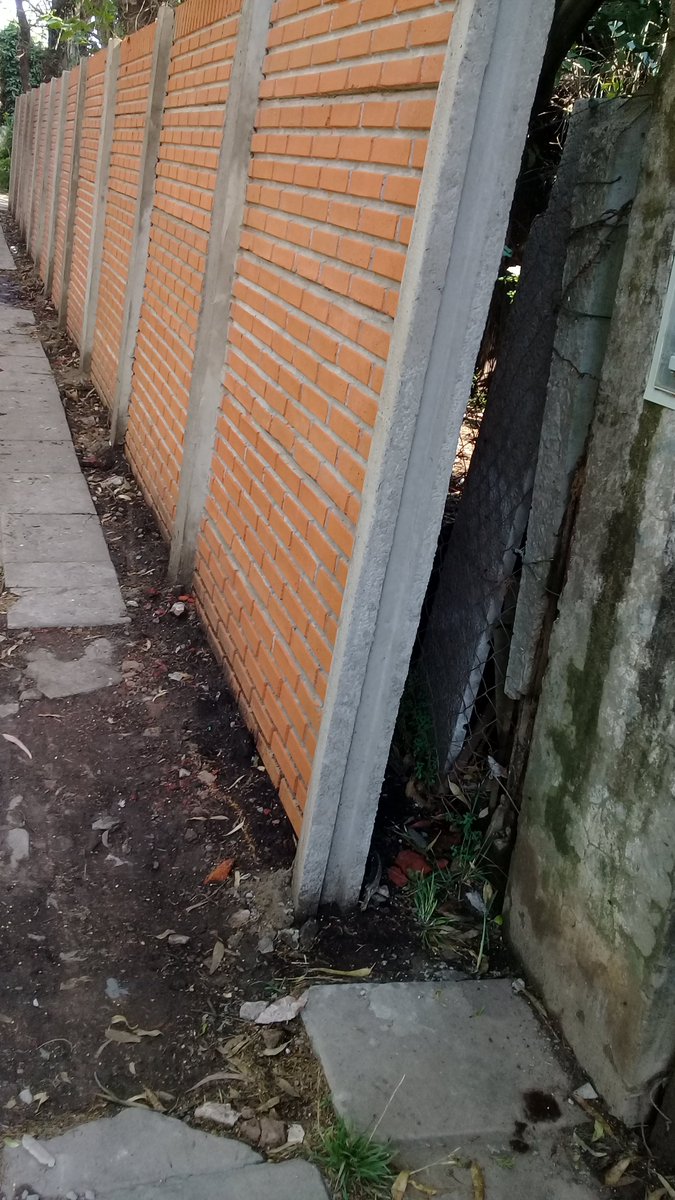 nicoderiver25's tweet photo. @gustavomenendez Mira como un vecino roba vereda en libertad treintaytres y cangallo https://t.co/Ie4R6VKXKf