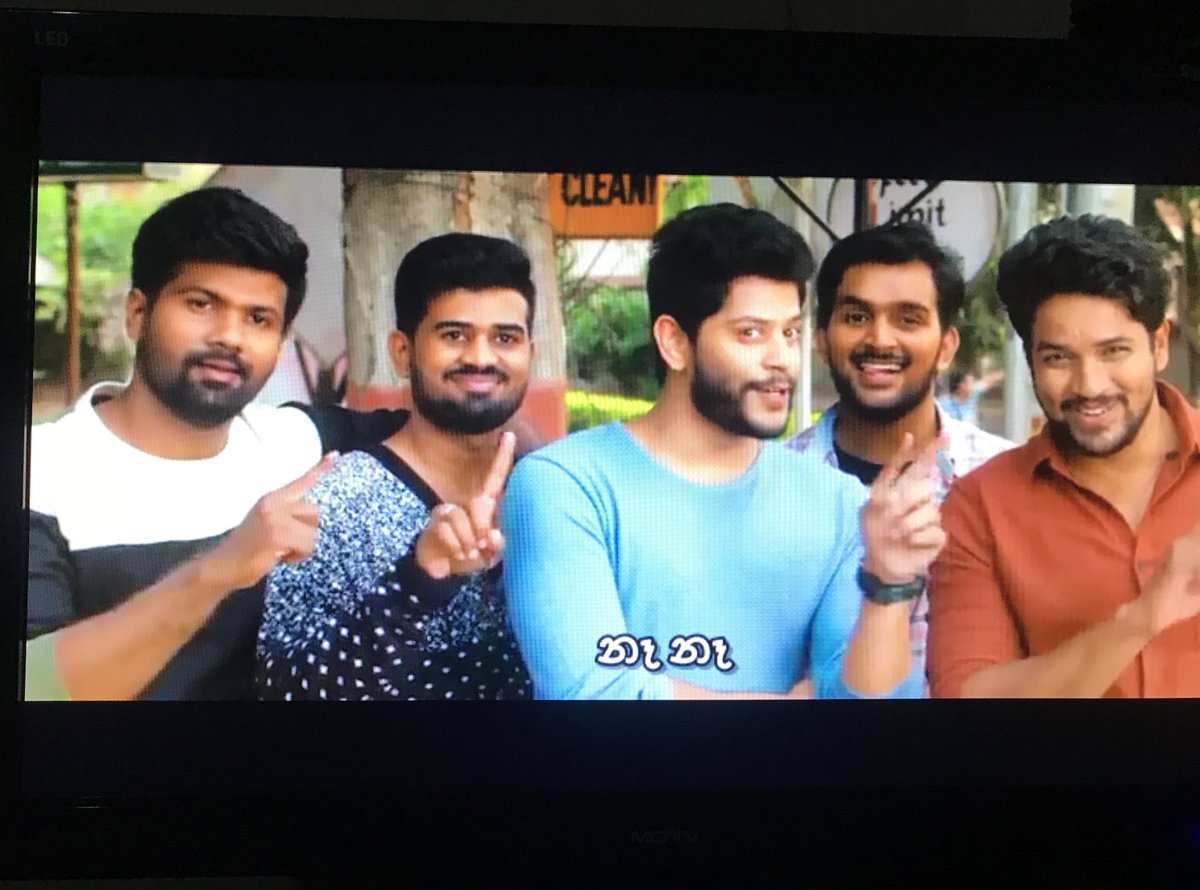 iam_prasha_'s tweet photo. නොදන්න අයත් එක්ක පිහියක් නැතුව
යුද්ද කරන්න පුලුවන්....
එත් නොදන්න කෙනෙක් එක්ක කොන්ඩම් නැතුව No No No ☝️☝️❌❌
#filmdialogues #Telugumovie #RDXLove https://t.co/p0WGw4ZOfy