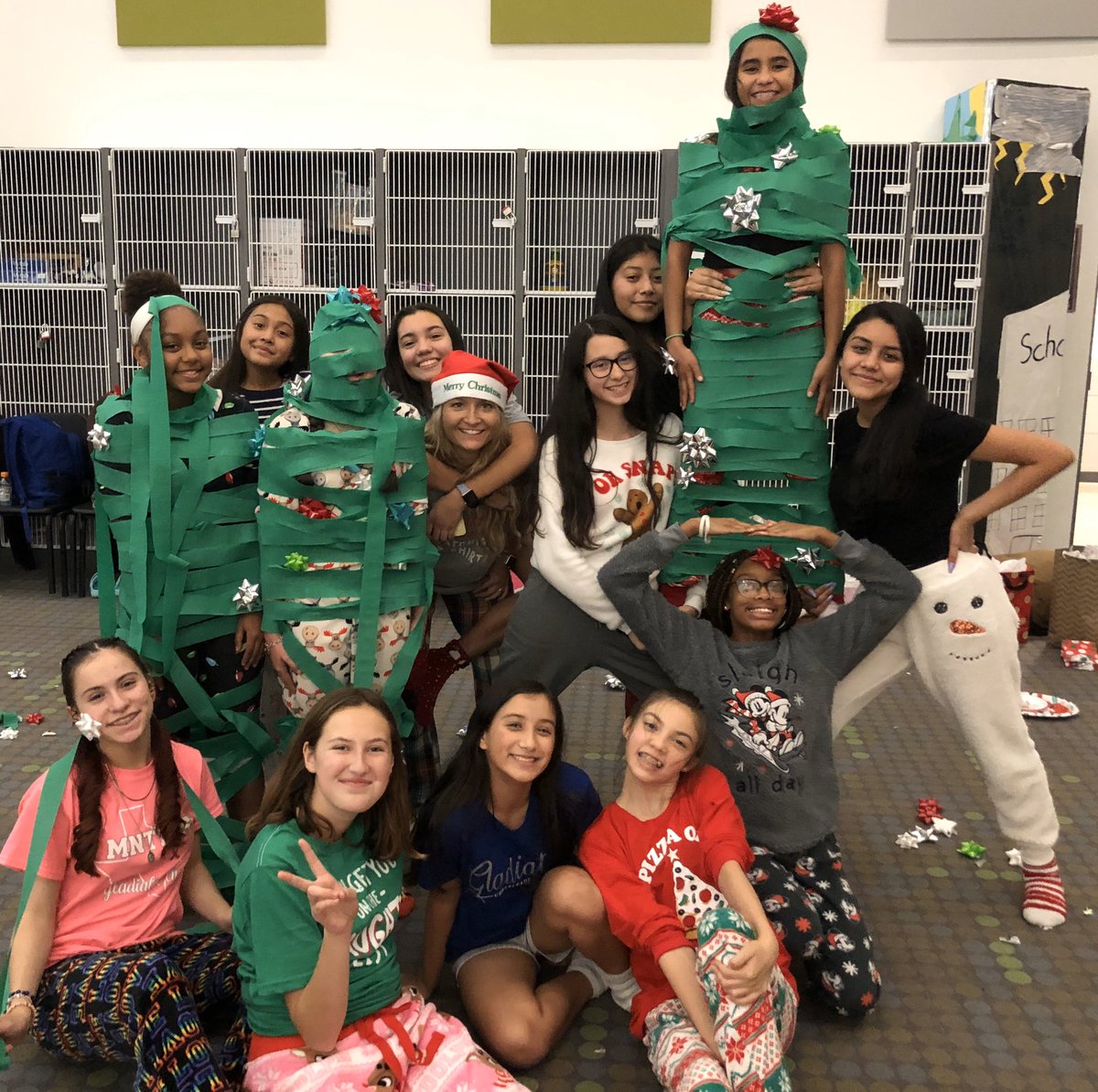 newtech_cheer's tweet photo. 3rd Annual @newtechmiddle Gladiator Cheer Christmas Lock-In! 🥰🎄It’s been a fantastic year with these lovely ladies! Can’t wait to see what 2️⃣0️⃣2️⃣0️⃣ brings! 📣💙 #teamnosleep #squadgoals💕 @ManorISD https://t.co/BIKsZrYj1r