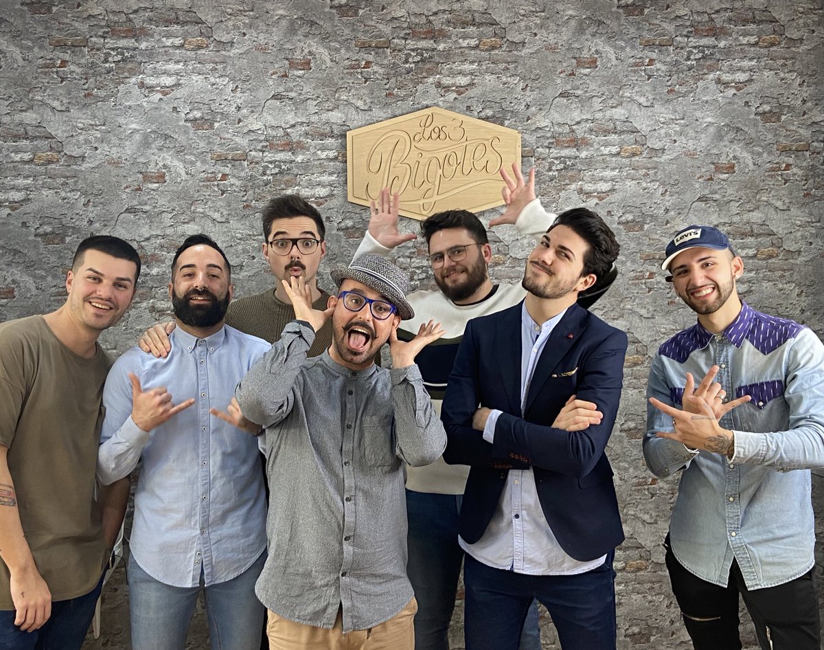 Celebramos las navidades juntos y en familia. Os deseamos unas felices fiestas y próspero año nuevo ❤️💈