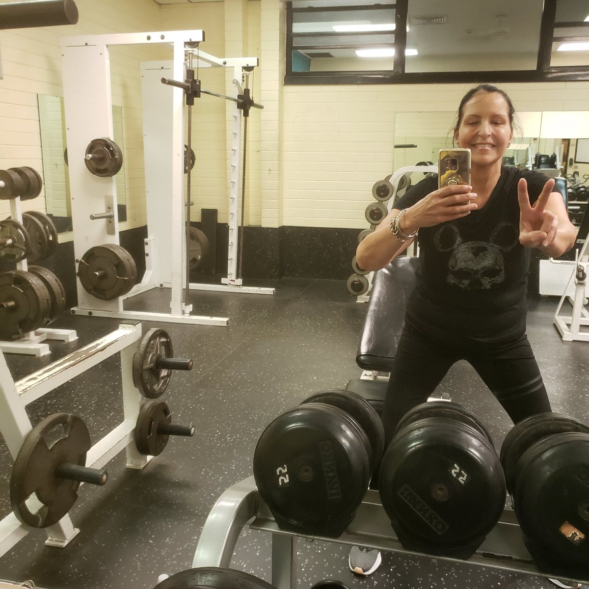 micheledavalos1's tweet photo. keeping my mind and body fit. Did not allow the holiday foods to win. So proud of me.
#eastcoastgymster #fit4lyf #RnRfitnessgirl #eat2live #muscleinmotion #RnfRgym https://t.co/gnu3AStCOB