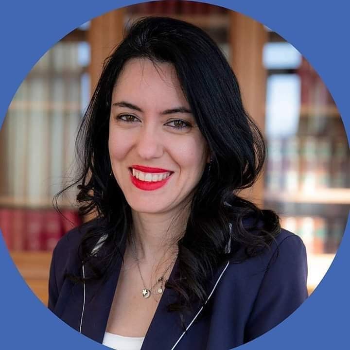 Mas1Roby's tweet photo. Sentiti ringraziamenti #Giuseppi!

La Deputata 5s #LuciaAzzolina nominata Ministro della Pubblica istruzione, ha partecipato ad un concorso per diventare dirigente scolastico distinguendosi per aver ottenuto ZERO punti su SEI in informatica e CINQUE punti su DODICI in inglese! https://t.co/UHh2wYXnMW