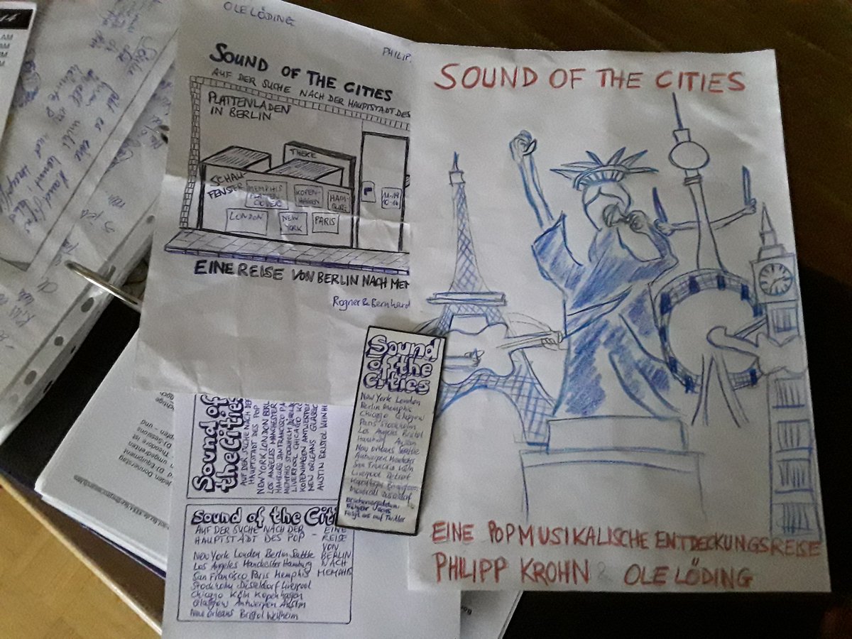 Raum16's tweet photo. Ein Hoch auf Illustrator*innen!
So sahen unsere ersten Entwürfe für @SongSoundCity aus, die @pkrohn1 wiedergefunden hat.
Und so schön wurde es dank #studiograu.

#SoundOfTheCities ist weiterhin im Handel erhältlich.

Infos bei @keinundaber hier:

https://t.co/L576Yeu1rF https://t.co/xpGh1iJ7a1
