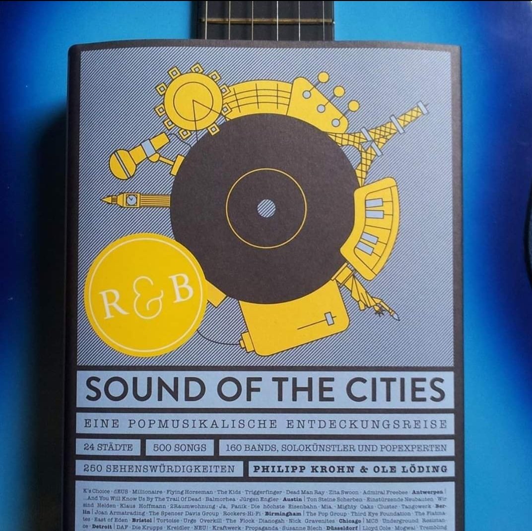 Raum16's tweet photo. Ein Hoch auf Illustrator*innen!
So sahen unsere ersten Entwürfe für @SongSoundCity aus, die @pkrohn1 wiedergefunden hat.
Und so schön wurde es dank #studiograu.

#SoundOfTheCities ist weiterhin im Handel erhältlich.

Infos bei @keinundaber hier:

https://t.co/L576Yeu1rF https://t.co/xpGh1iJ7a1