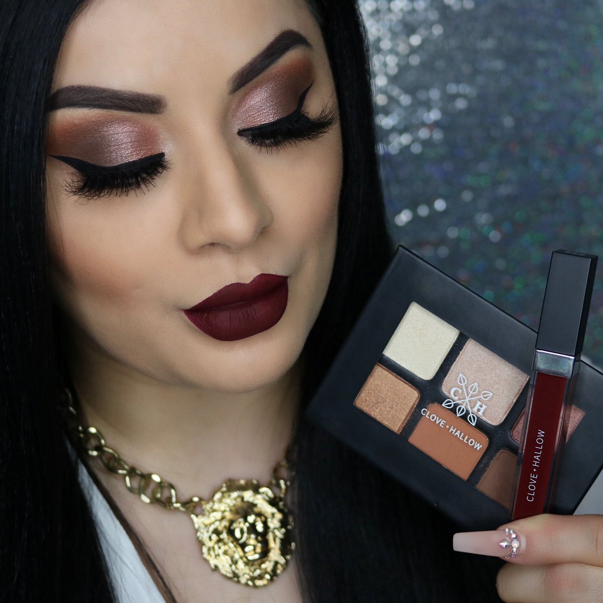 EyeSlaaay's tweet photo. The Perfect Combo for a Neutral Eye &amp; Bold Lip💋💄

@cloveandhallow “Sunrise” palette &amp; “Sangria” Lip Velvet
@GerardCosmetics @HYIMJEN 
 “Honeymoon” Starlet Palette 
@MACcosmetics Studio Fix Fluid
@BenefitBeauty 24/7 Goof Proof Brow Pencil
@glitznglamlash “Angel” lashes https://t.co/Z91i6AfpIX