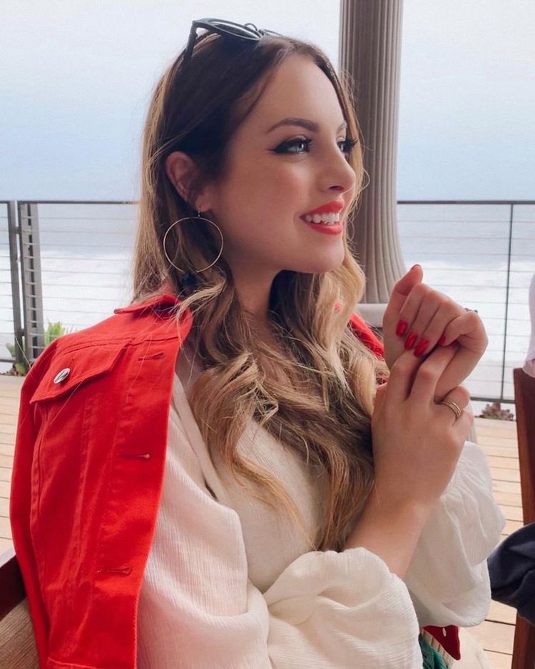 purehails's tweet photo. no matter what is your sexual orientation, we're all have crush on Elizabeth Gillies https://t.co/D6boLsinRd