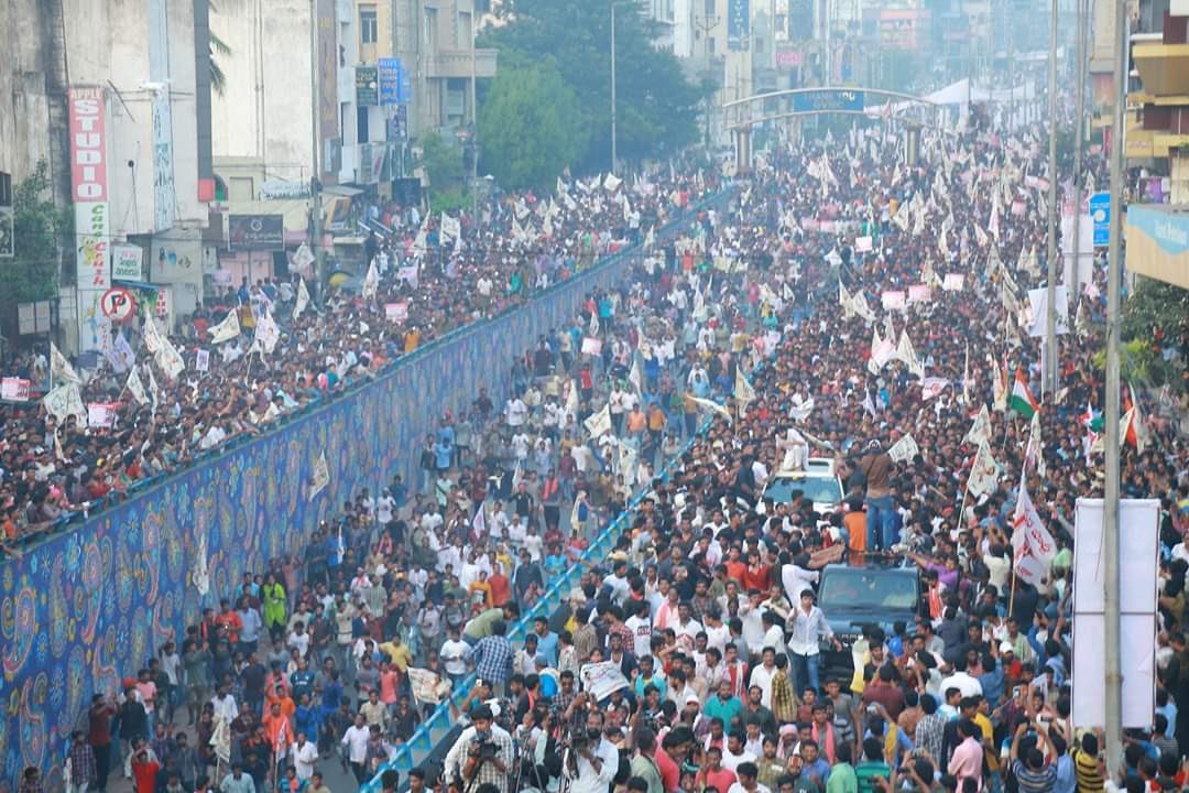 DrSandeepJSP's tweet photo. EVMలని మేనేజ్ చేసినంత ఈజీ కాదు వైజాగ్ ప్రజలని మోసం చేయడం అని నిరూపించిన వైజాగ్ వాసులు. 
#SaluteVizag https://t.co/9Jap9OgU0S