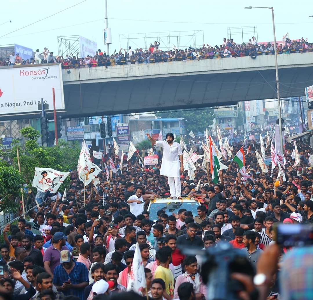 DrSandeepJSP's tweet photo. EVMలని మేనేజ్ చేసినంత ఈజీ కాదు వైజాగ్ ప్రజలని మోసం చేయడం అని నిరూపించిన వైజాగ్ వాసులు. 
#SaluteVizag https://t.co/9Jap9OgU0S