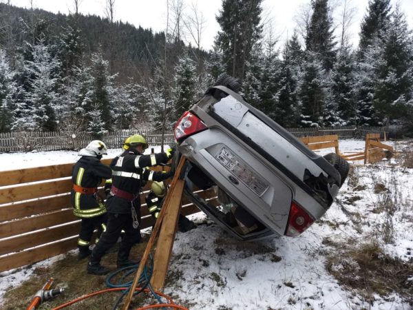 stiridinbucov's tweet image. Vineri, în jurul orei 14.30, G. Mihai, în vârstă de 46 de ani din comuna Ulma, sat Nisipitu, în timp ce conducea auto marca Ford Mondeo, pe D.J.  #comunaBrodina #Frasin stiridinbucovina.ro/2019/12/28/bar…