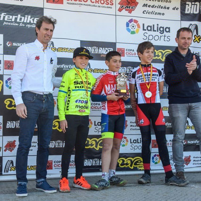 TriatlonSanSe's tweet photo. Llega el fin de semana y no paramos.

Enhorabuena a Álvaro por su segundo puesto en el cross a Carlota por su primera posición y a Rodri por su tercer puesto de su categoria en la San Silvestre trail de Pedrezuela. Y no olvidarnos de ese comando de trisanseros de Fuerteventura https://t.co/cg2ax4ntqu