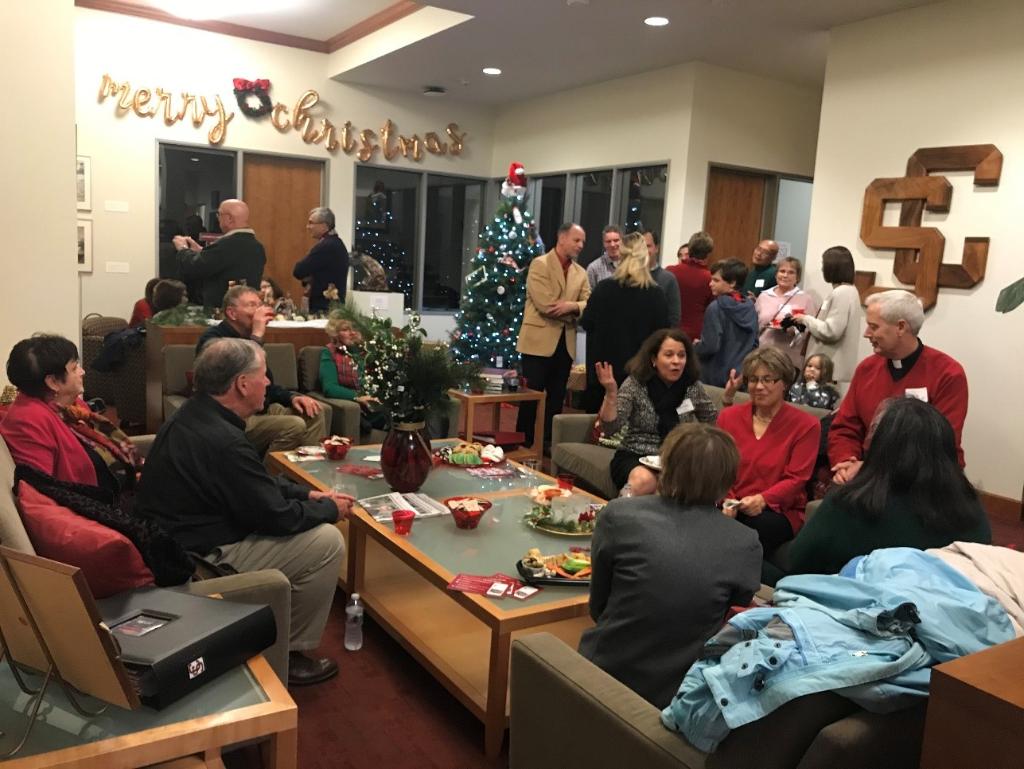 scualumni's tweet photo. #SCUAlumni enjoyed a holiday reception at the Bannan Alumni house before heading over to the #SCUMission Church to watch The Festival of Lights. The annual performance features beautiful #Christmas choral music and many alumni families make a practice of going every year! https://t.co/z7cXE9fNkK