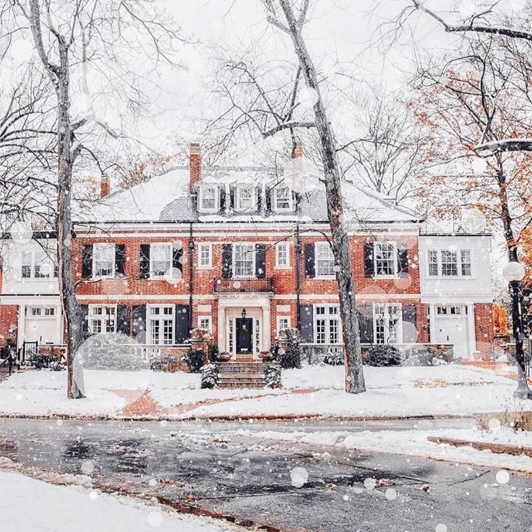 We hope everyone is having a restful holiday season complete with watching all the best Christmas movies 😍 What's your favourite holiday movie?! #homealone