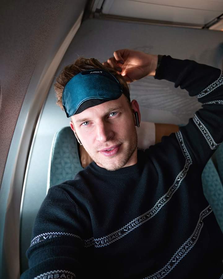 PartricB's tweet photo. Up in the air! This year I spent over three weeks of my life flying 🤩 That’s not enough for me! How many flights did you have in 2019? ✈️ Next to my flight hours as a pilot, I had over 50 flights as a passenger 💺 I wish you many more happy landings in #2020! #pilotlife https://t.co/9dj3HUBiqs