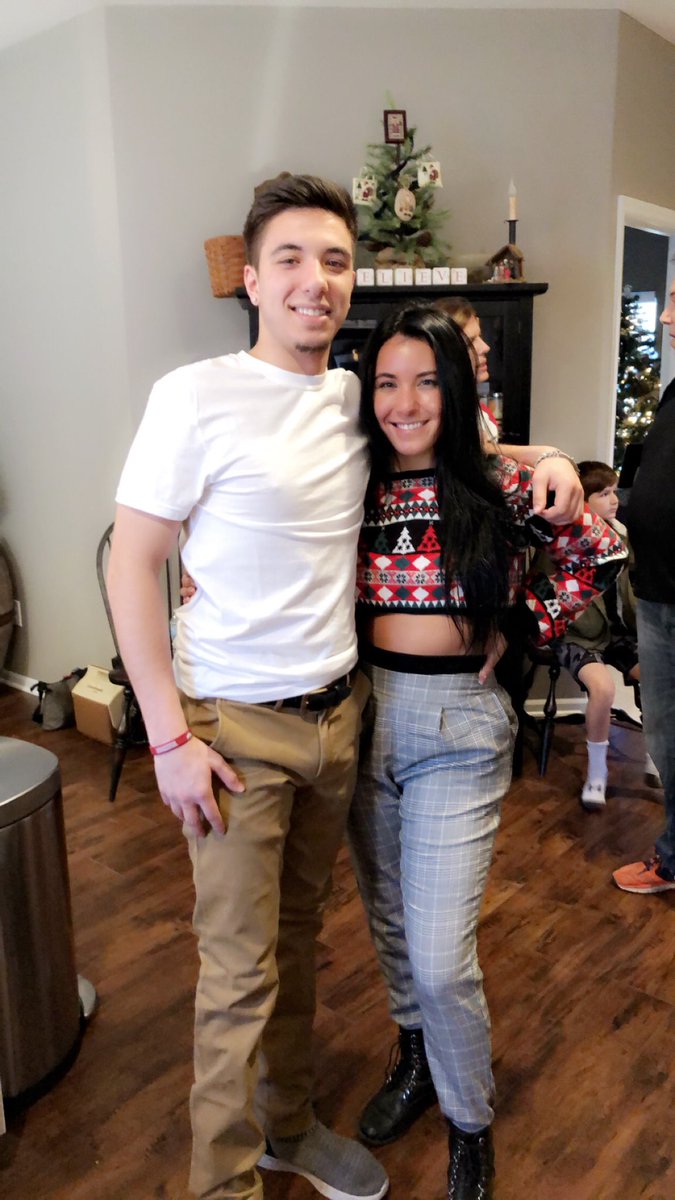 ZGold_'s tweet photo. a few christmas pics. hope everyone’s holiday season is full of life and love! https://t.co/sfd7pACkST