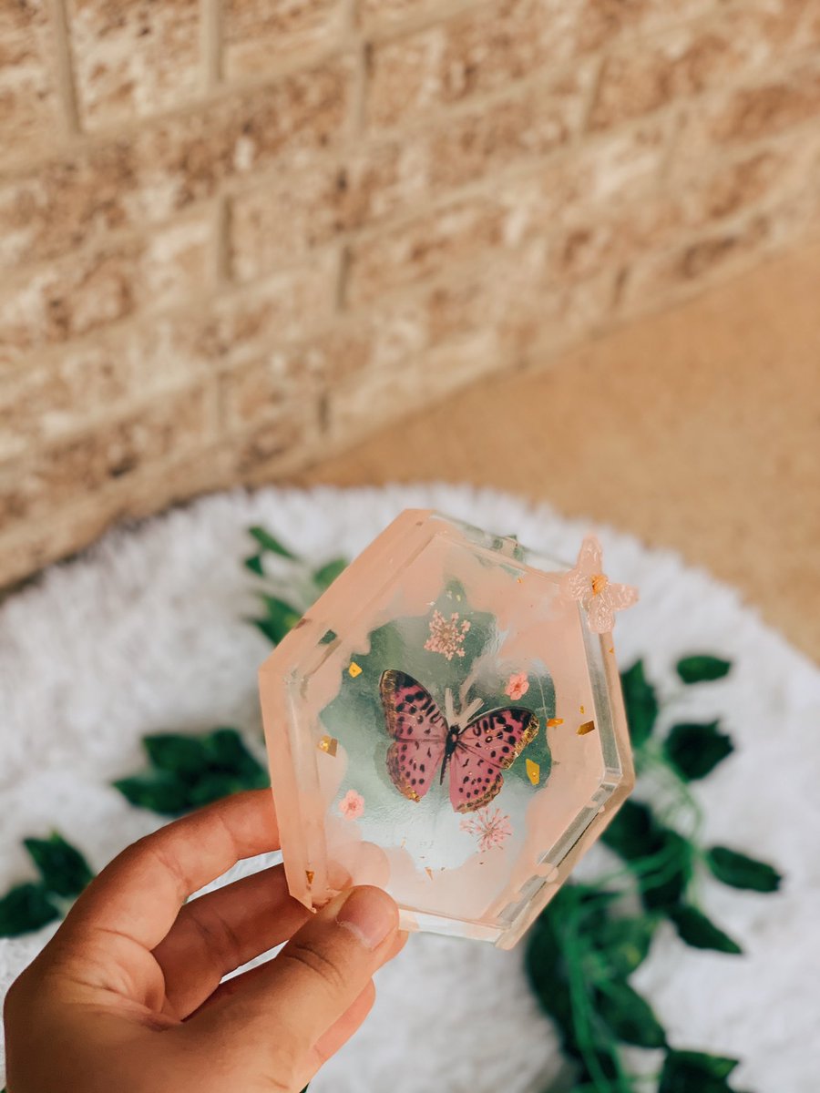 vrogersdesigns's tweet photo. fairytale 🧚🏼‍♀️💞✨
she’ll be available on tomorrow’s shop update (12pm cst) https://t.co/fZhke8RDdm