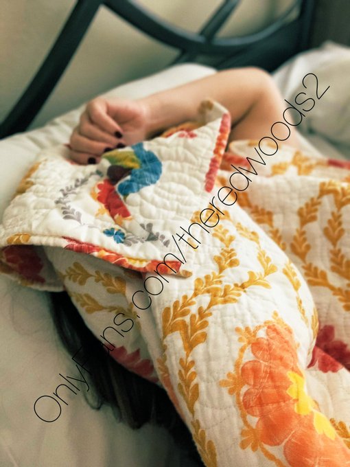 Watch 𝗠𝗿𝘀. 𝗥𝗲𝗱𝘄𝗼𝗼𝗱 🪴's leaked NSFW photo on TwXstars