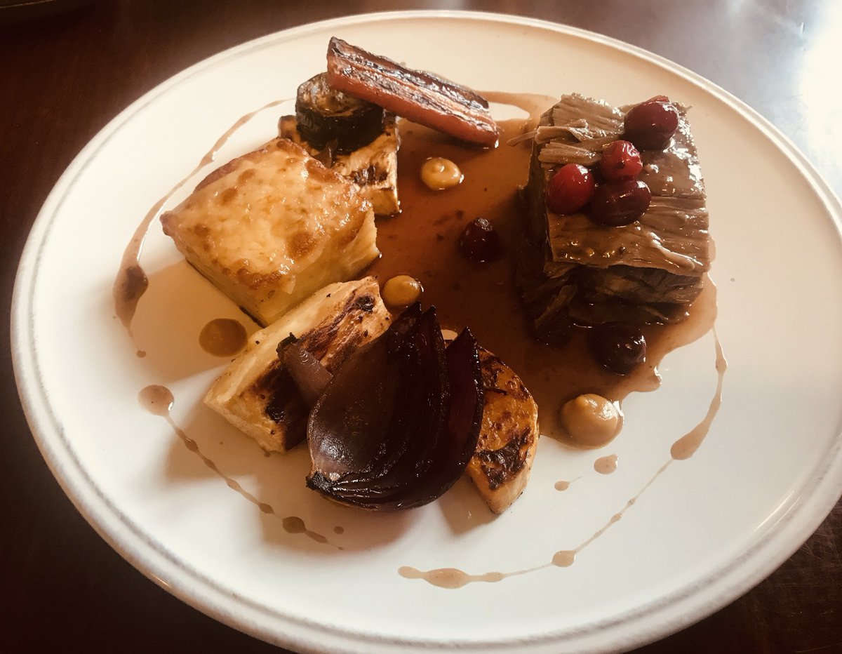 MichelinGuideUK's tweet photo. Local Swaledale mutton enlivened by jumbo cranberry sauce #SandpiperInn #Leyburn #YorkshireDales 
https://t.co/KbK2pTk0qY https://t.co/BAkN046Uto