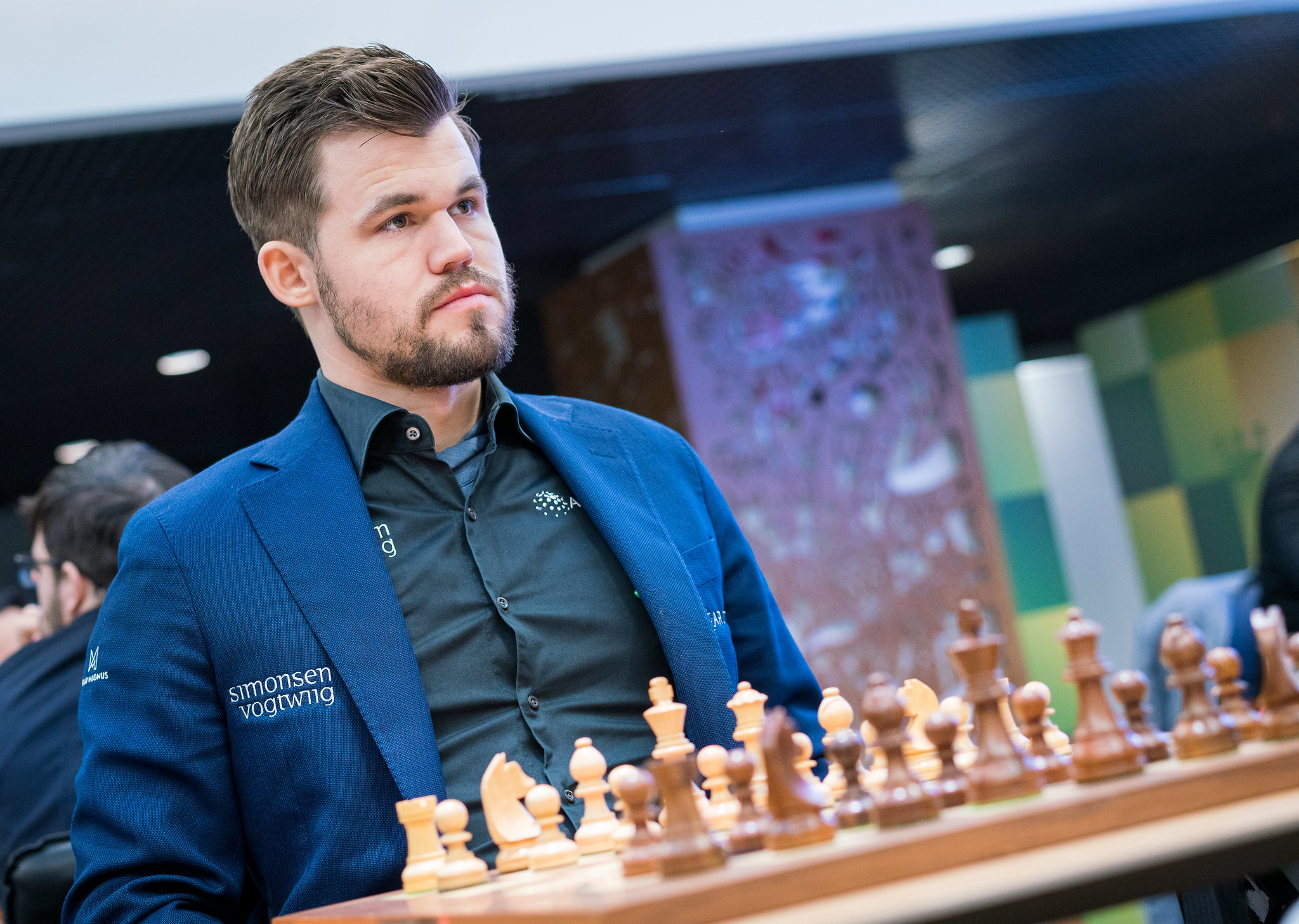 Чемпион по шахматам сегодня. Карякин карлсен. Магнус карлсен шахматист. Чемпион по шахматам сегодня. Карлсен непомнящий 2022.