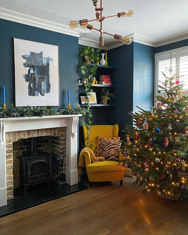 Magnifique petit coin chaleureux! Une belle idée pour agencer la déco à la couleur bleue qui sera partout l'an prochain!
Photo de @bambetleblog
-
-
-
#Muramur #sapindenoel #christmastree #classicblue #bleuclassique #decordenoel