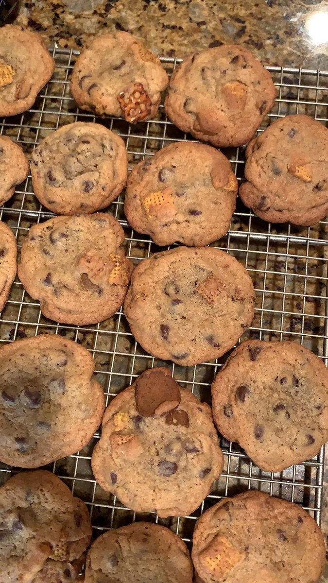 sara_bergquist's tweet photo. PSA: go make @chrissyteigen’s chex mix chocolate chip cookies https://t.co/KMqqseTtlf