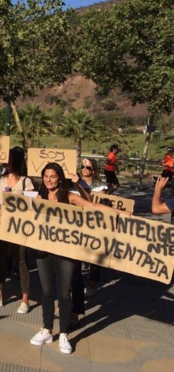 hernan_sr's tweet photo. #ULTIMAHORA
este cartel de la, protesta facha de 30 personas, no se si me da risa o pena. https://t.co/ZgDYpKbUwW
