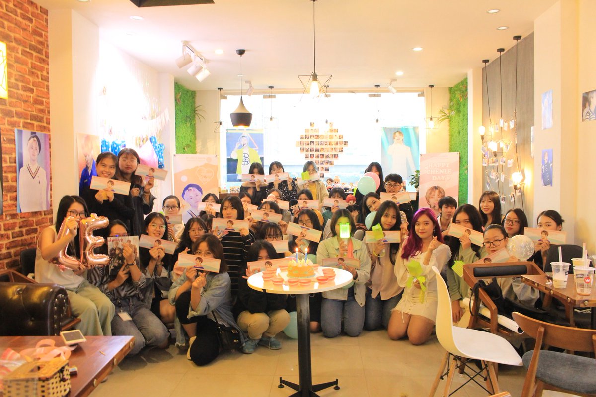 UmeleUnion's tweet photo. ✨The colorful taste of youth

Special thanks to
@chenlebar 
@ansannakji 
@cuteyyuki 
@seansohn_ 
@chenleseason 
@Thedaydreamer92 
@Destiny_SC0522 
@san_ju_san 
@ZchenLe11 
@anddolphin_1122 

Vietnam, 23-24/11/2019
Pic2: Ho Chi Minh city
Pic3: Ha Noi
Pic4: Danang

#HAPPYCHENLEDAY https://t.co/7X0q90KYie