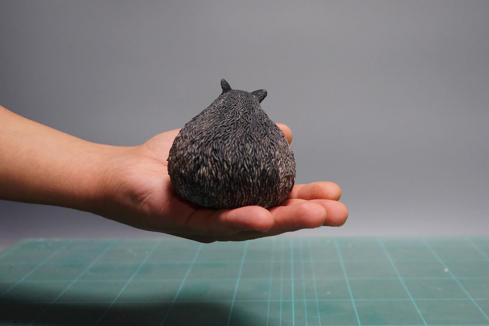 ぽよんぽよん跳ねて移動しそうな猫が作られましたwww