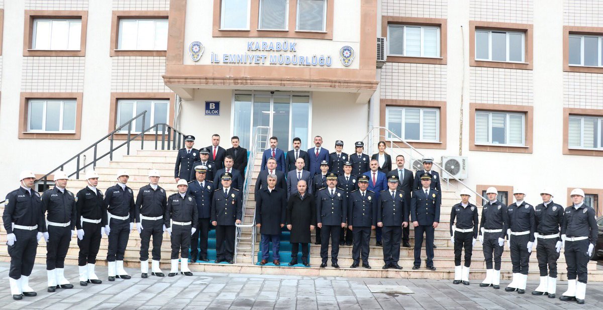 EmniyetGM's tweet photo. Emniyet Genel Müdürü Sayın @mehmetaktasgm Karabük İl Emniyet Müdürlüğü’nü ziyaret etti.
Ayrıntılı bilgi için; https://t.co/X66T0sXoe1 https://t.co/5asIDdybnE