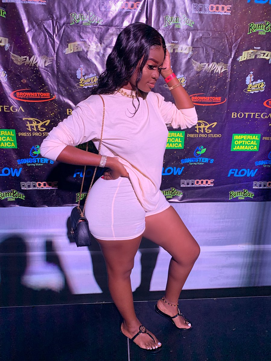 raiannaximines's tweet photo. Curvy lil body love your surface 🥵 
#dripszn 🔥 https://t.co/TTpxS26VBX