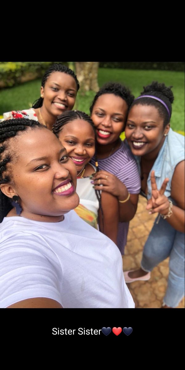 flaviakalule's tweet photo. MEINE FAMILIE
“Family is not an important thing, it’s everything.”—Michael J. Fox #Flavia4WomanMPKassanda #Girl4rmButeeka #LeFamilie #MyFamily #ChristmasHolidays @KashaijaEmma https://t.co/bzv6YhxdBH