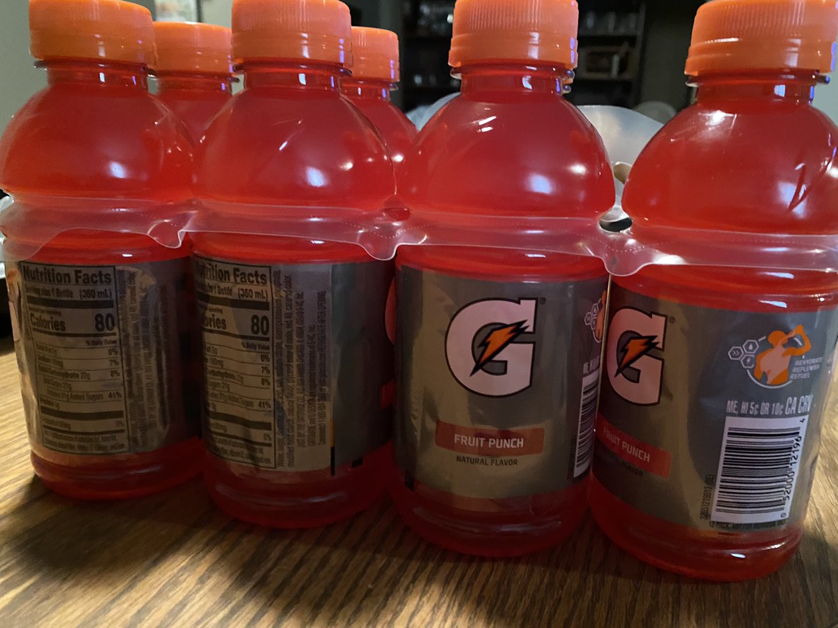 Burgandy19's tweet photo. Destination Fear Marathon Tip:

Keep the WHOLE pack of gatorades (or your drink of choice) close by so you don’t have to leave the room to get a drink 😂

#DestinationFear #DFMarathon https://t.co/mfd34ljAss