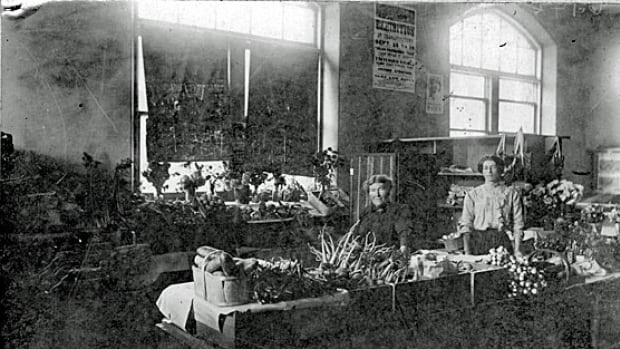 keithsgrant's tweet photo. A look back at more than 200 years of the Charlottetown Farmers' Market #peihistory
https://t.co/pV3CFWHOX0 https://t.co/y9VbrRrbxv