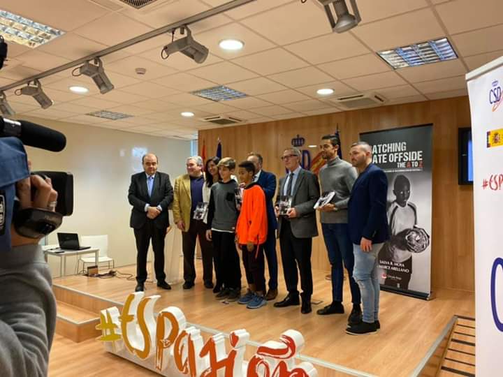 salva_moya's tweet photo. Gracias a Julio González Ronco gerente de la @Fun_Realmadrid por acompañarnos en la presentación de #SinOdio Educación en valores más allá del éxito deportivo. Lo llevan a cabo con proyectos y actividades internacionales. @realmadrid https://t.co/lty45AkXOX