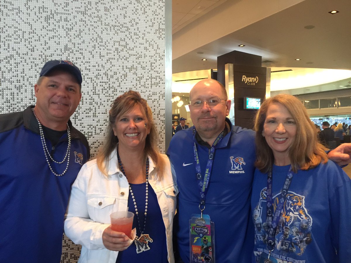 gsoss89's tweet photo. #CottonBowl is errrthang https://t.co/8nNKhXMNWH