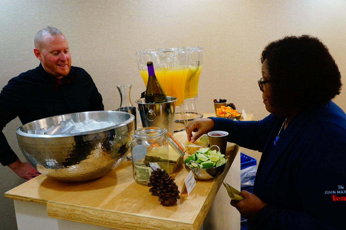 eventmanagementhouston.net/recent-events/…

#houston #catering #staffing #cocktails #bartender #houstoncatering #houstonevents #houstonstaffing #holiday #christmas #december #houstontx  #houstonrentals