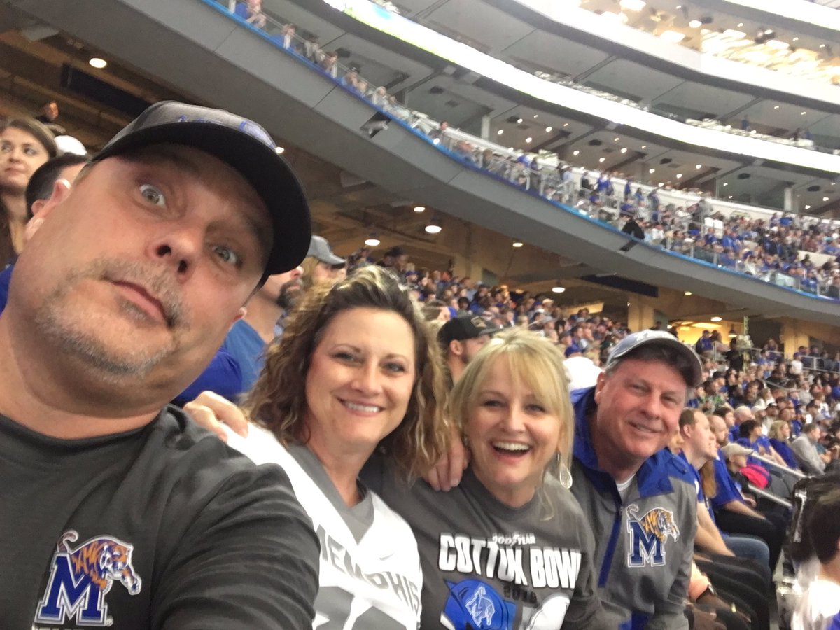 gmossluvs2teach's tweet photo. Go TIGERS!!!!!!
#LikeNoOther #CottonBowl https://t.co/ZTxXOxPacw