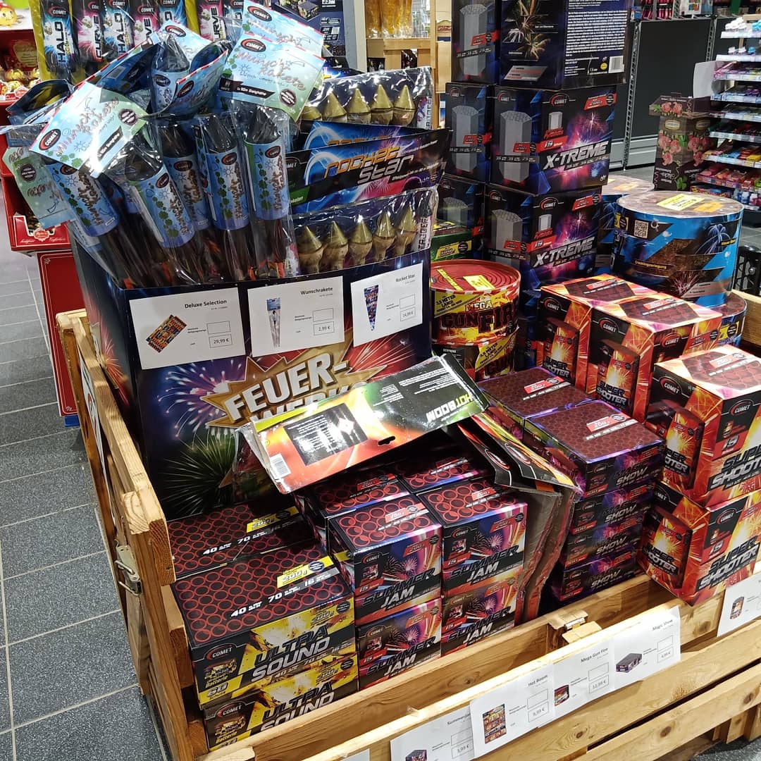 Sebasti48529536's tweet photo. Ab heute großer Feuerwerksverkauf 🚀🧨💥 https://t.co/UR3zg7B3xY