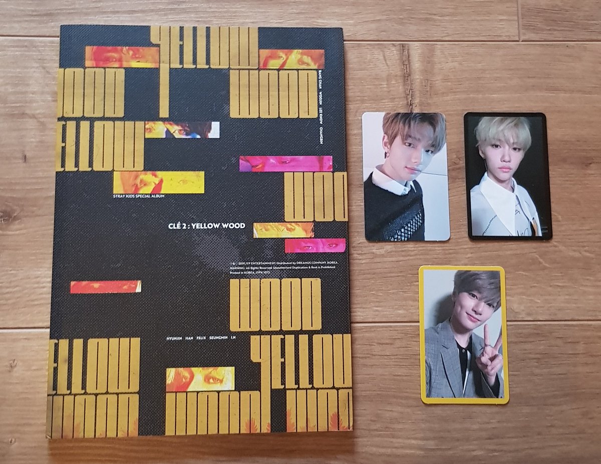 Stray Kids - Clé 2 : Yellow WoodPhotocards : Hyunjin, Felix, I.NFirst Page : Lee KnowFavorite Song : Mixtape #1