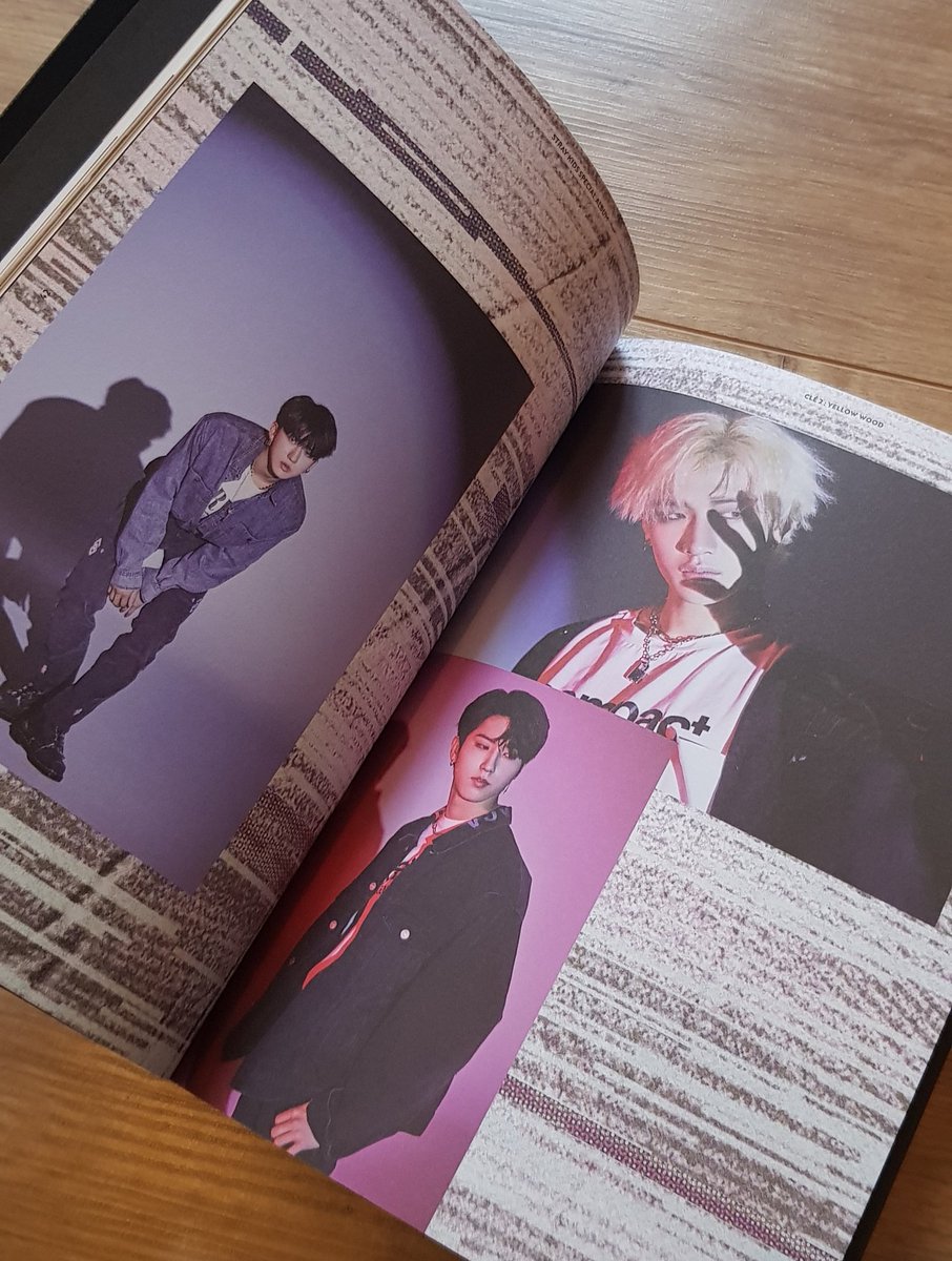 Stray Kids - Clé 2 : Yellow WoodPhotocards : Hyunjin, Felix, I.NFirst Page : Lee KnowFavorite Song : Mixtape #1
